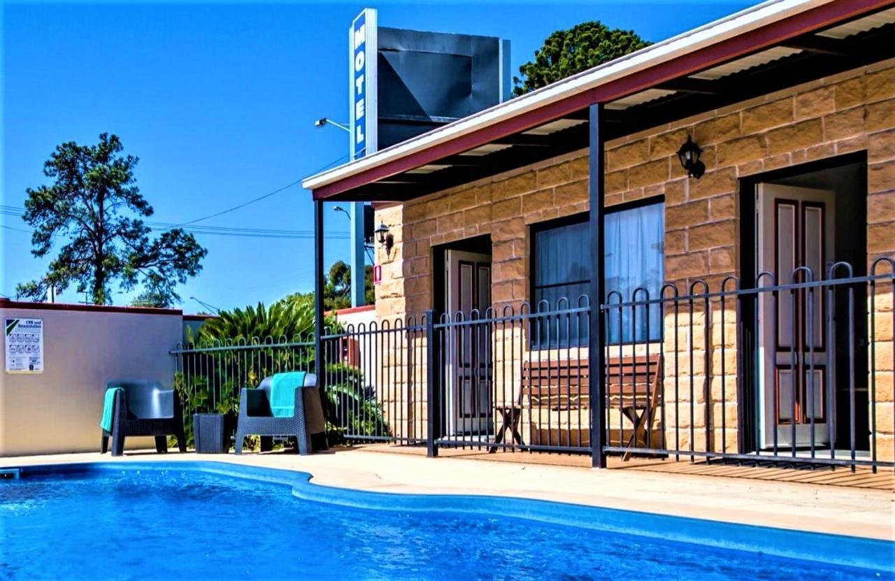 Ascot Lodge Motor Inn Kingaroy Exterior photo
