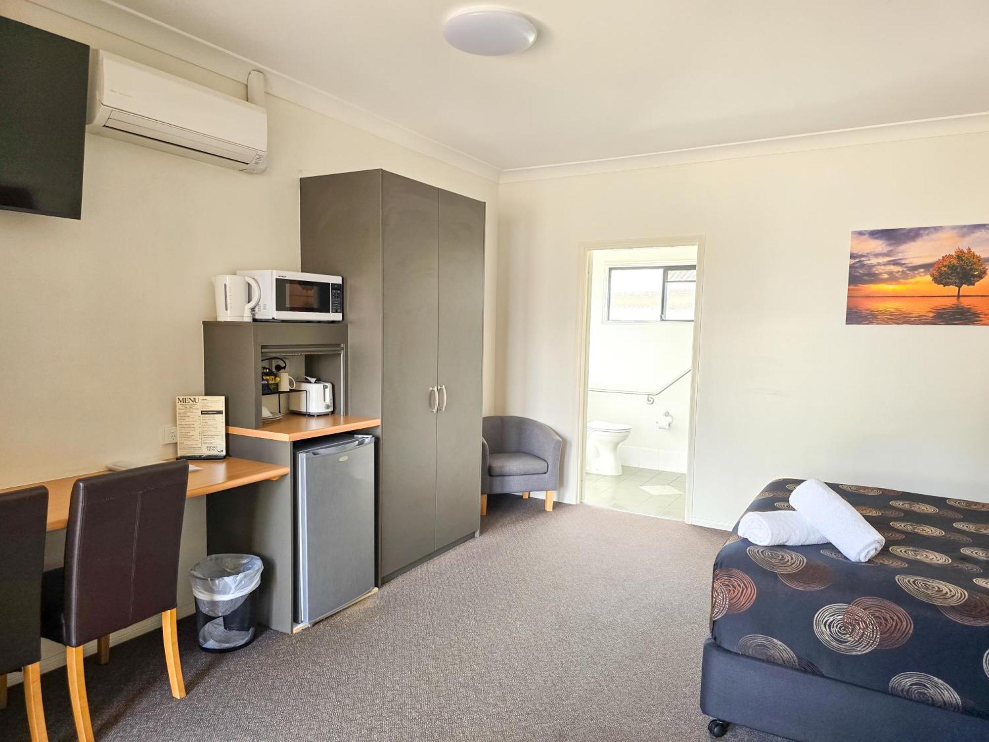 Ascot Lodge Motor Inn Kingaroy Exterior photo