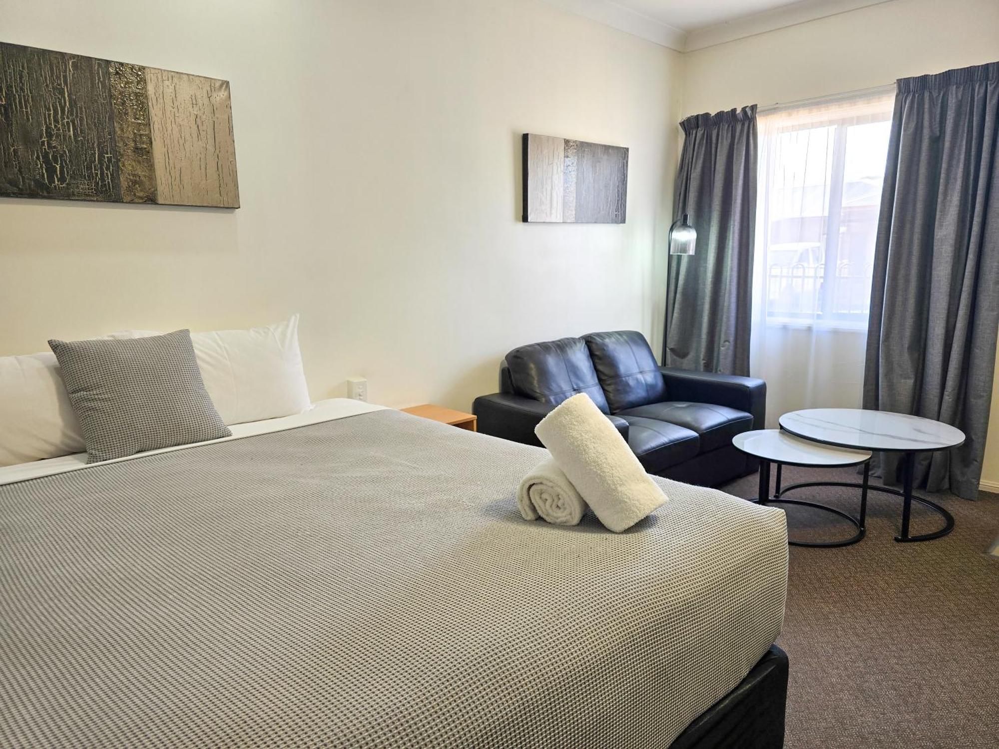 Ascot Lodge Motor Inn Kingaroy Exterior photo